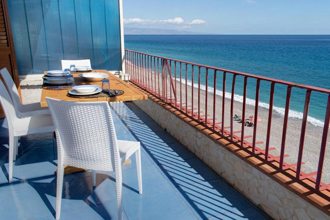 Beach House Acquamarina Letojanni Apartment