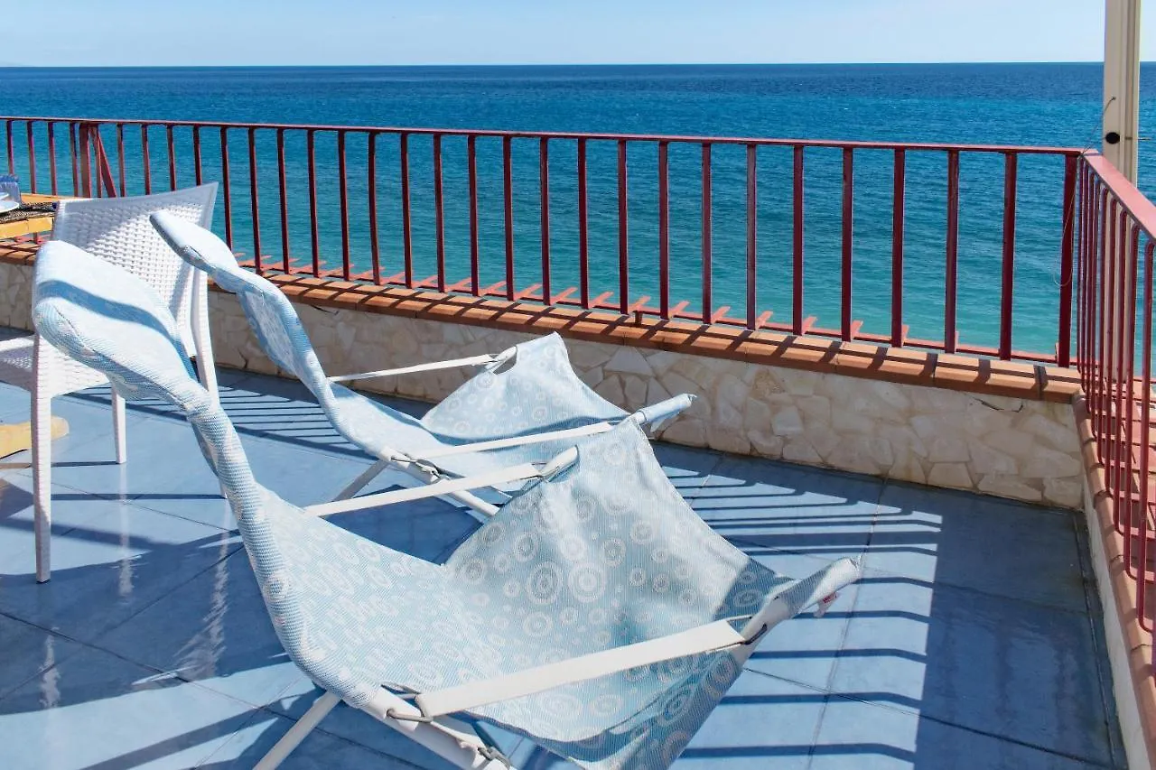 Beach House Acquamarina Letojanni Apartment