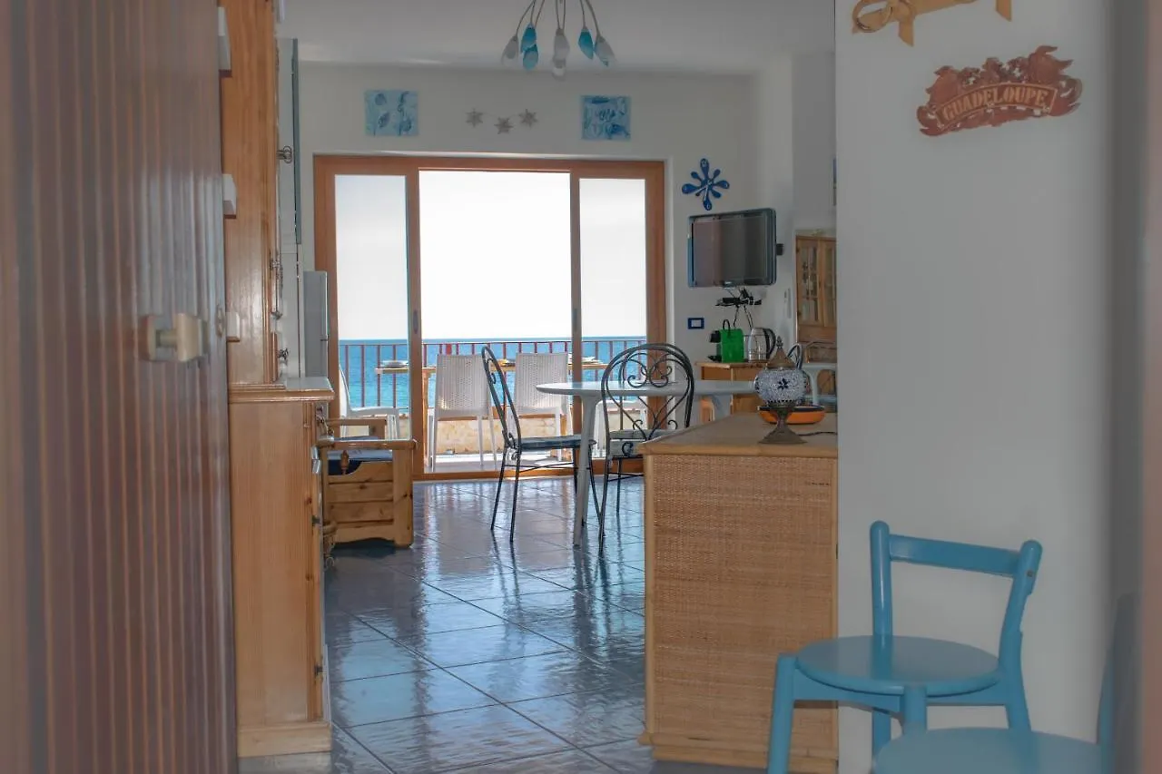 Apartment Beach House Acquamarina Letojanni Italien